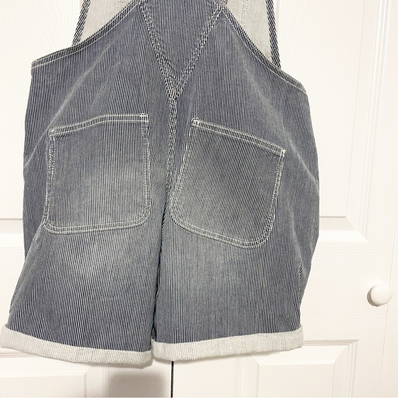 Stylish Women's Blue And White Stripe Denim Overalls - Picture 7 of 10